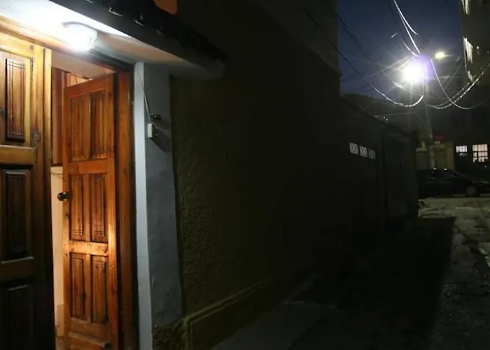 Pension Andrea Τίρανα