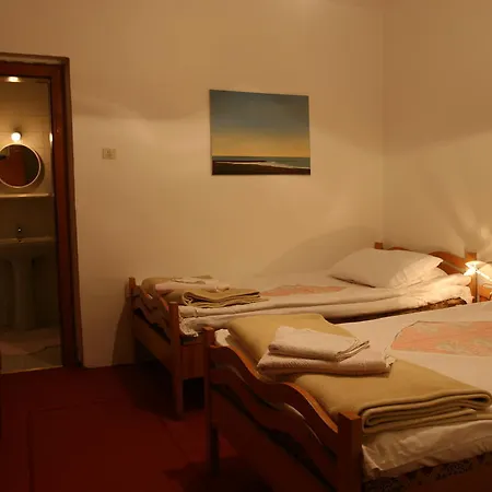 安德烈旅馆 2* 地拉那